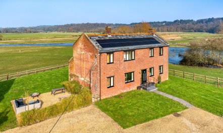4 Bed in East Mills