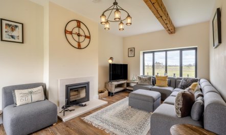 4 Bed in East Mills 2