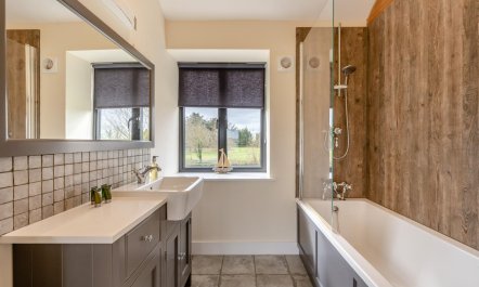 4 Bed in East Mills 7