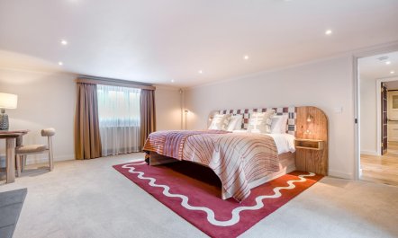 5 Bed in Battle 9