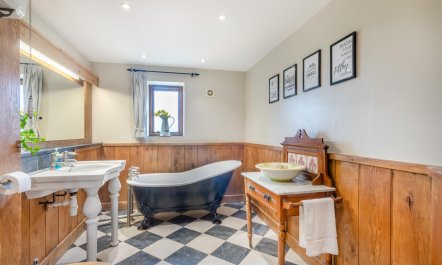 6 Bed in Wangford 2