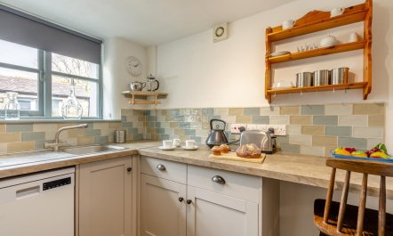 2 Bed in Windermere 5