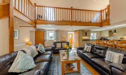 4 Bed in Llanfwrog 1