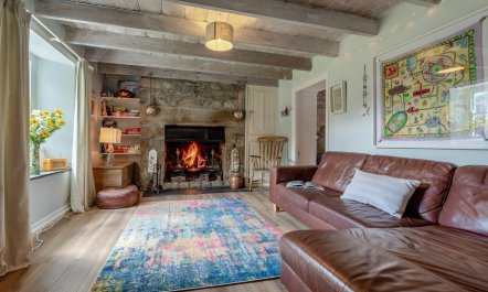5 Bed in Tredethy 1