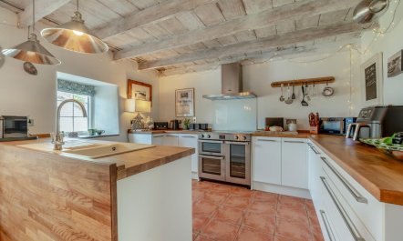 5 Bed in Tredethy 3