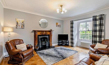 7 Bed in Peak Forest 9
