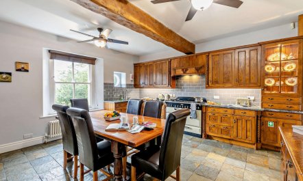 7 Bed in Peak Forest 4