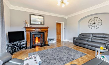 7 Bed in Peak Forest 7