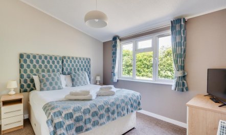 2 Bed in Three Holes 2