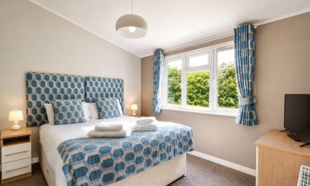 2 Bed in Three Holes 3