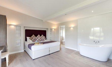 1 Bed in Three Holes 9