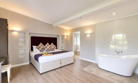 1 Bed in Three Holes 2