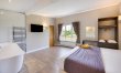 1 Bed in Three Holes 3