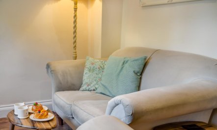 2 Bed in Winchcombe 4