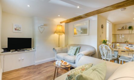 2 Bed in Winchcombe 1