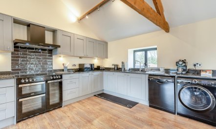5 Bed in East Mills 5