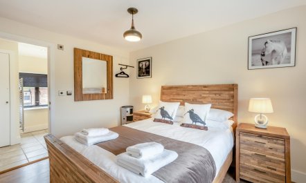 5 Bed in East Mills 7
