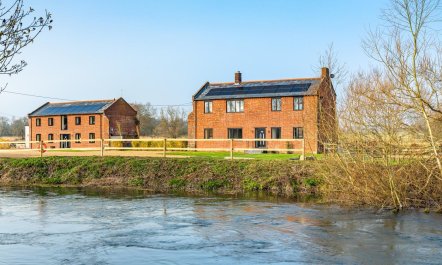 5 Bed in East Mills 2