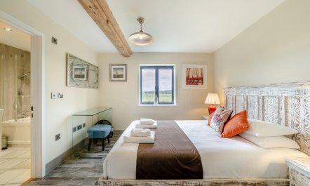 5 Bed in East Mills 8