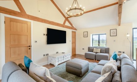 5 Bed in East Mills 3