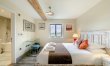 5 Bed in East Mills 8