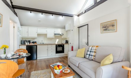 1 Bed in Whitstone 7