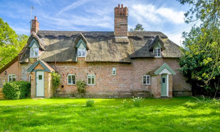 2 Bed in Hanworth 2
