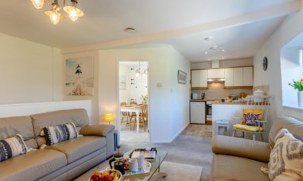 2 Bed in Whitstone 4