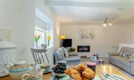 2 Bed in Whitstone 5