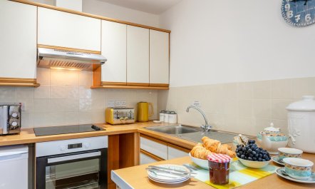 2 Bed in Whitstone 7