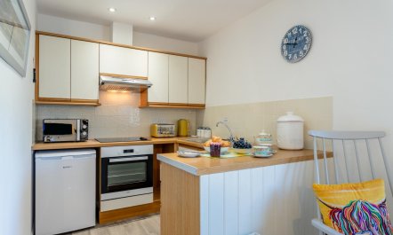 2 Bed in Whitstone 6