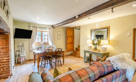 2 Bed in Hanworth 3