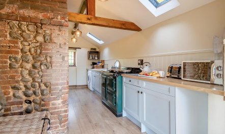 2 Bed in Hanworth 5