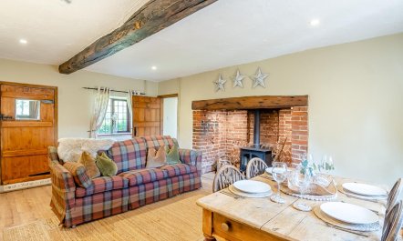 2 Bed in Hanworth 4