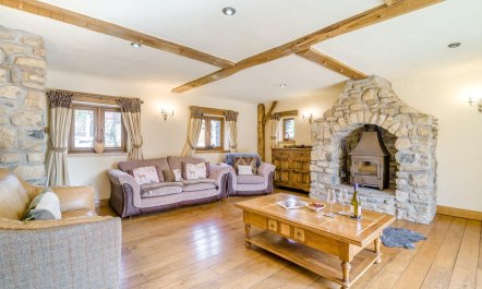3 Bed in Crynant 6