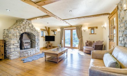 3 Bed in Crynant 5