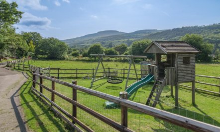 3 Bed in Crynant 3