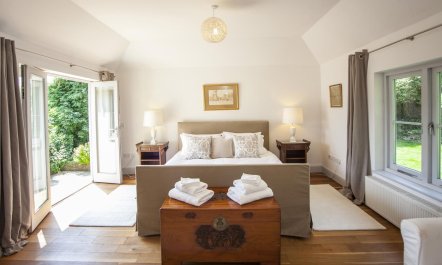 2 Bed in Bath 2