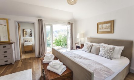 2 Bed in Bath 7