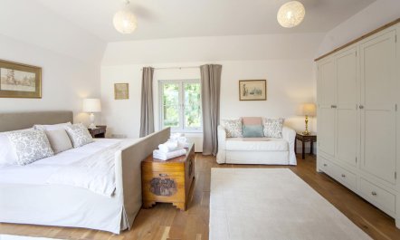 2 Bed in Bath 8