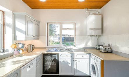 4 Bed in Bath 5