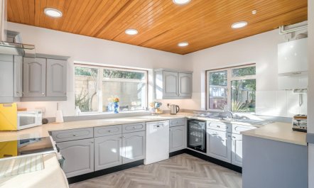 4 Bed in Bath 1