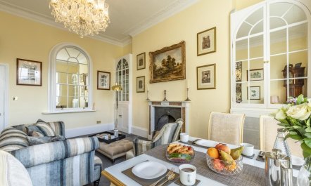 1 Bed in Bath 5