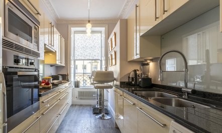 1 Bed in Bath 4