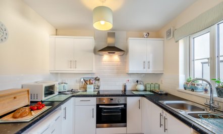 2 Bed in Broad Haven 1