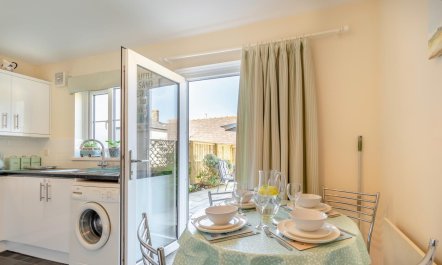 2 Bed in Broad Haven 3