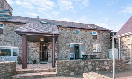 3 Bed in Llanfwrog 2