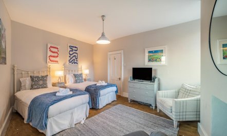 3 Bed in Bath 2