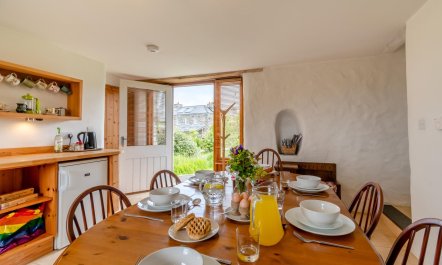 3 Bed in Goodwick 2