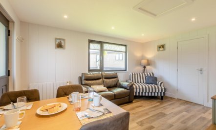 2 Bed in Rousdon 6